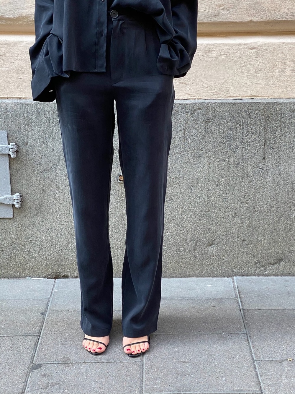 Djerf Avenue | Ash on The Go Pants | size M
